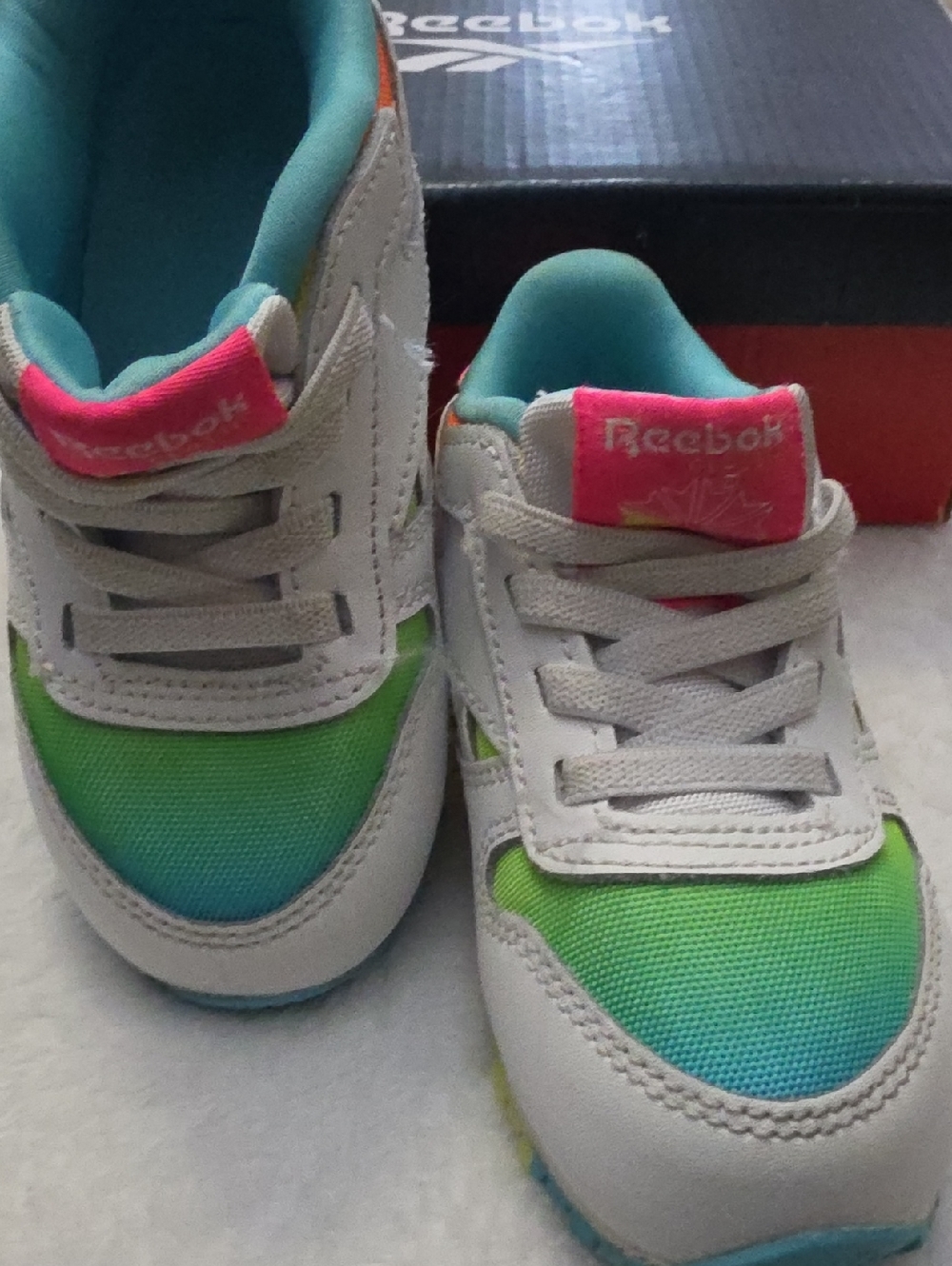 Reebok Kids Green-to-Blue Gradient Sneakers with Pink Tongue